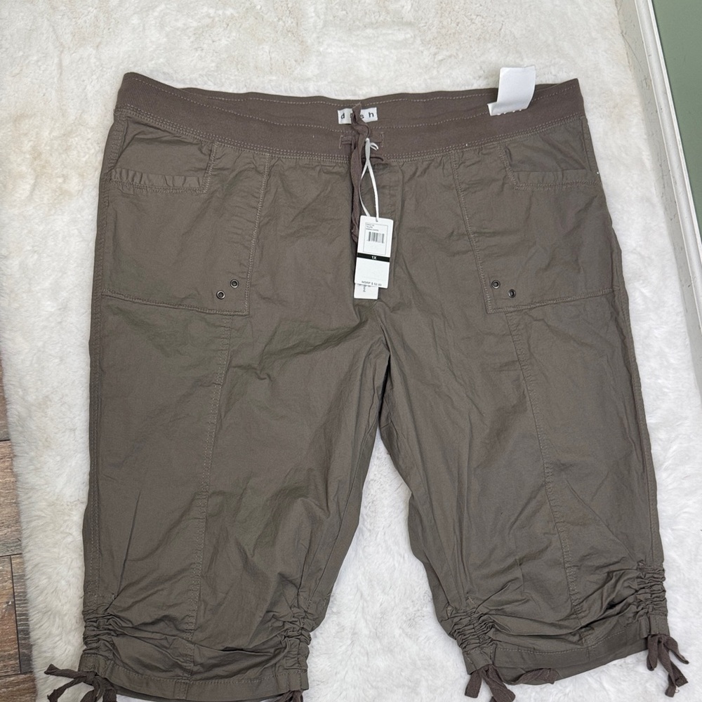 NWT Da-sh Taupe Capris with Drawstring Hem 1X